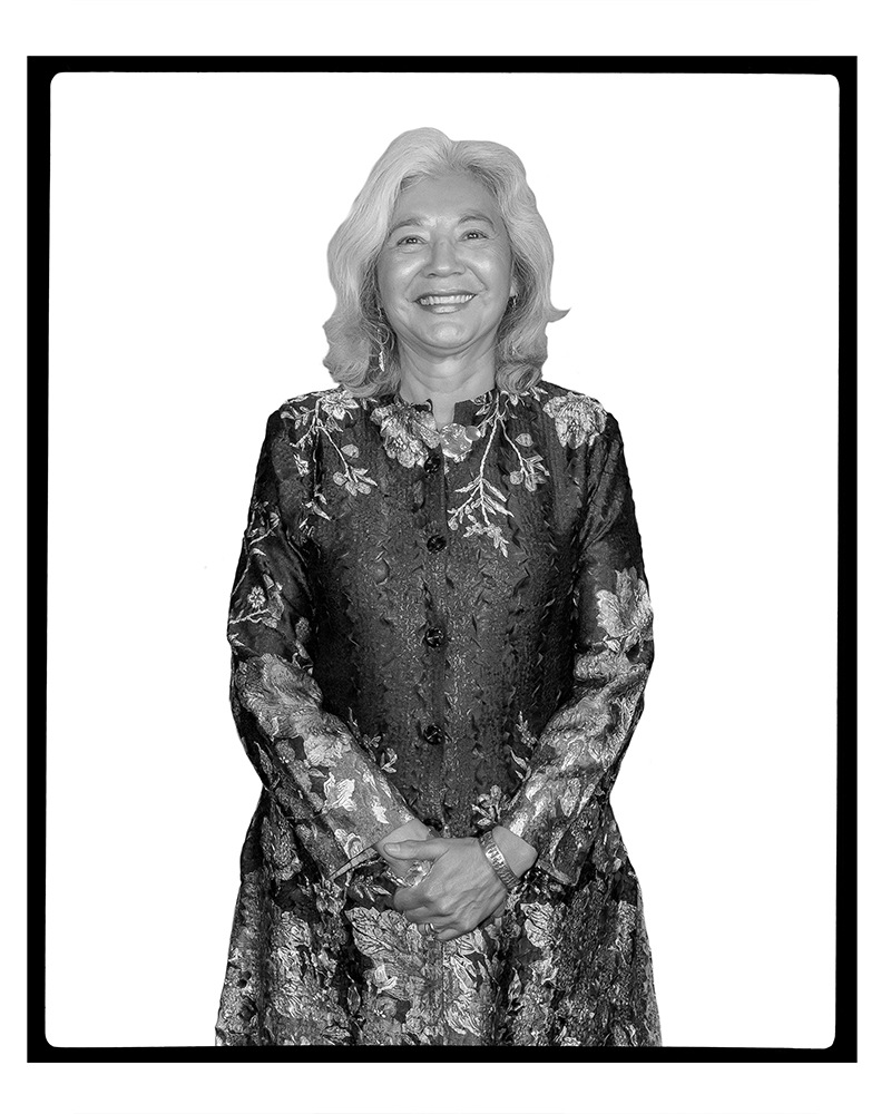 LOUISE BERNICE HALFE, Winnipeg, MB, 2017